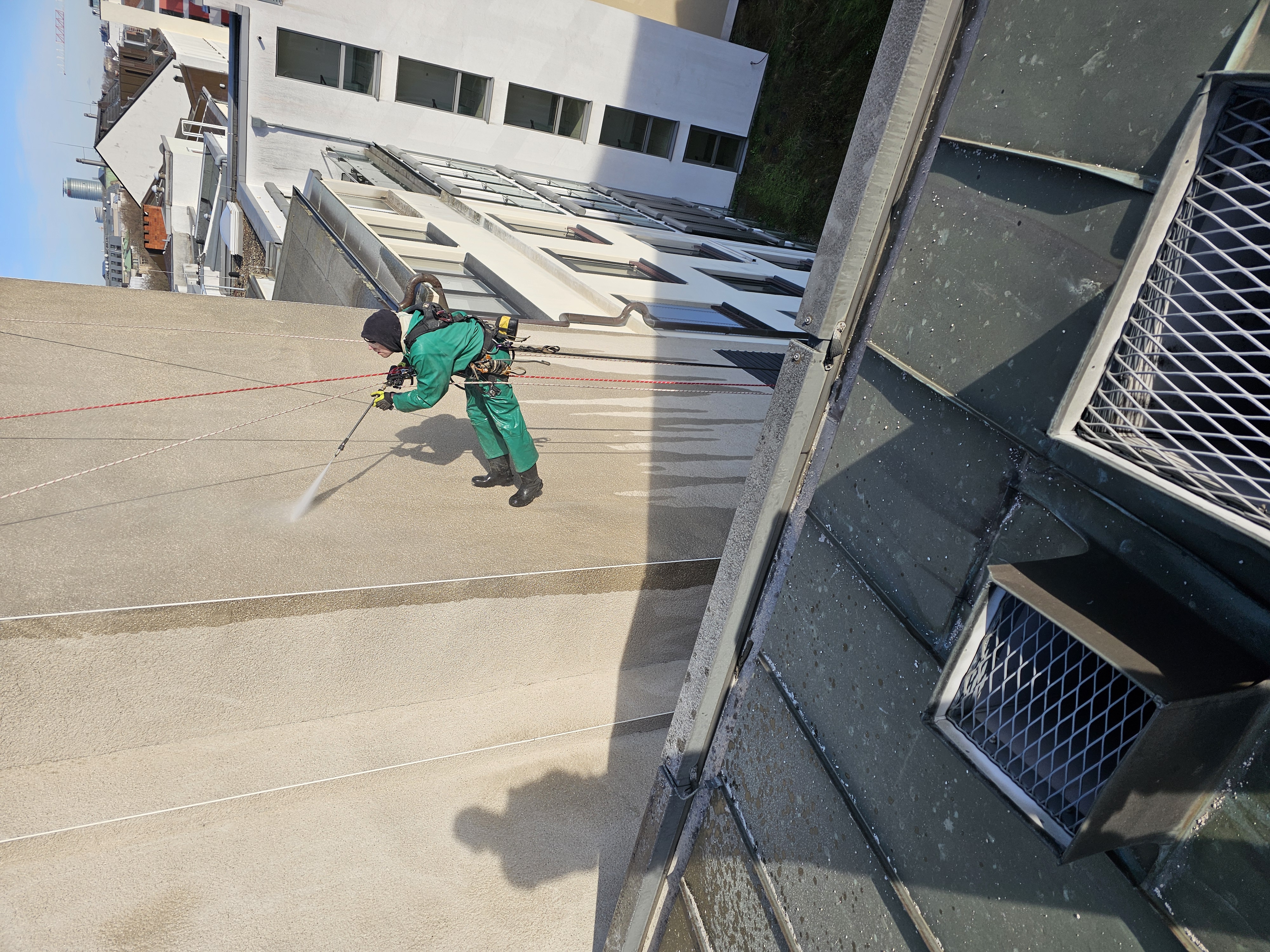 Industriekletterer Housewashcompany GmbH Fassadenreinigung Industriekletterer Housewashcompany GmbH 4